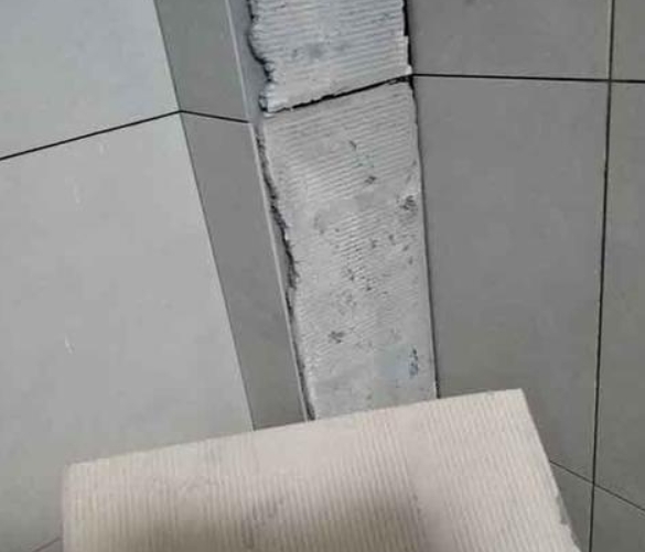 宁洱瓷砖空鼓维修公司分享下厨房瓷砖脱落的补救措施。
